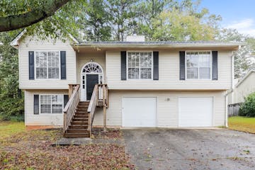 8304 Beechwood Trce Riverdale, GA 30274